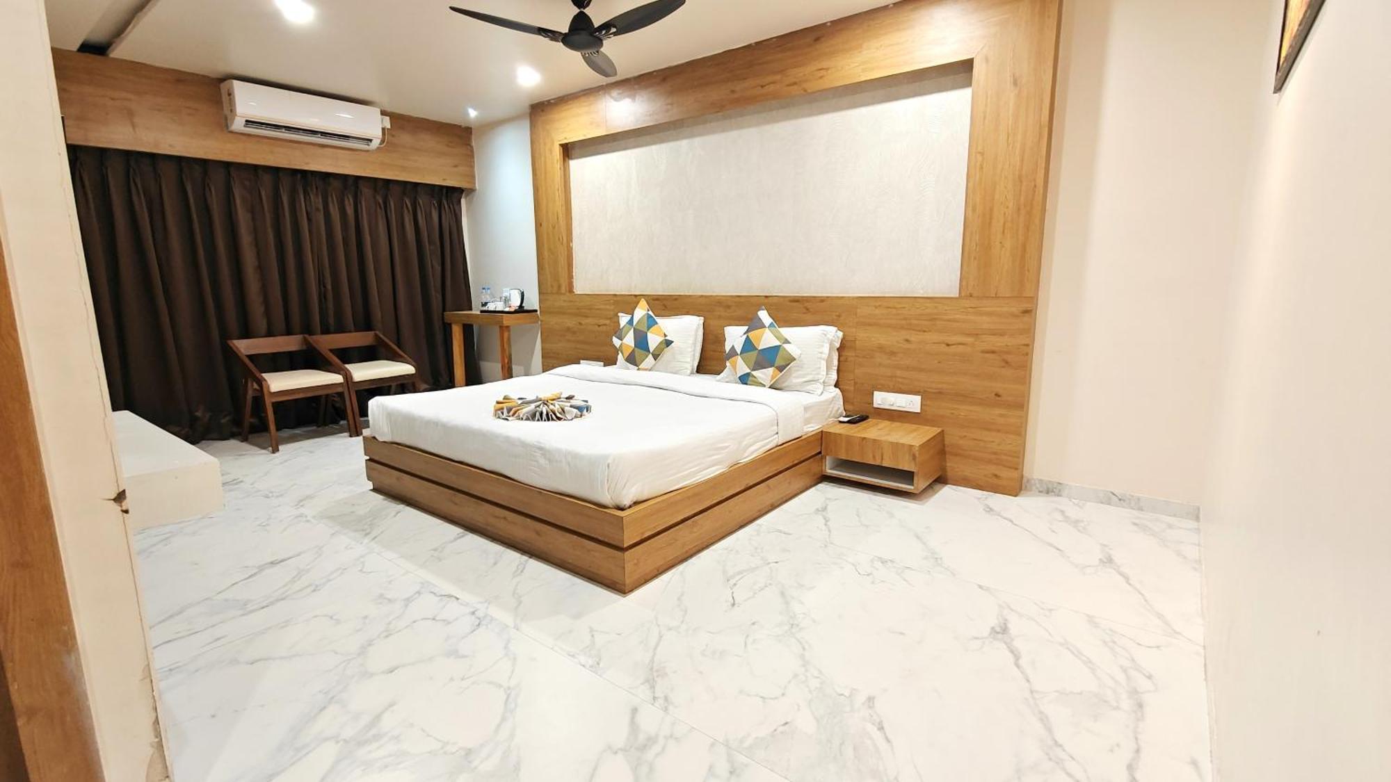 The Sky Imperial Unity Inn Garudeshwar المظهر الخارجي الصورة