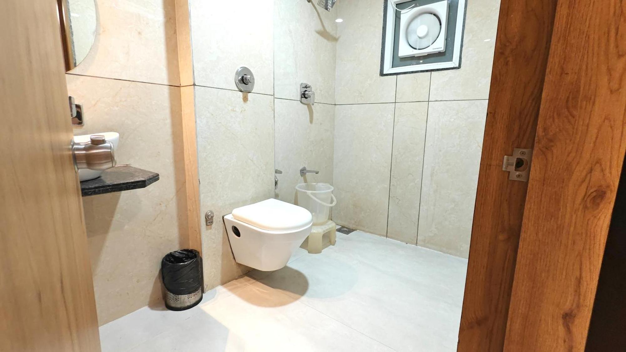 The Sky Imperial Unity Inn Garudeshwar المظهر الخارجي الصورة