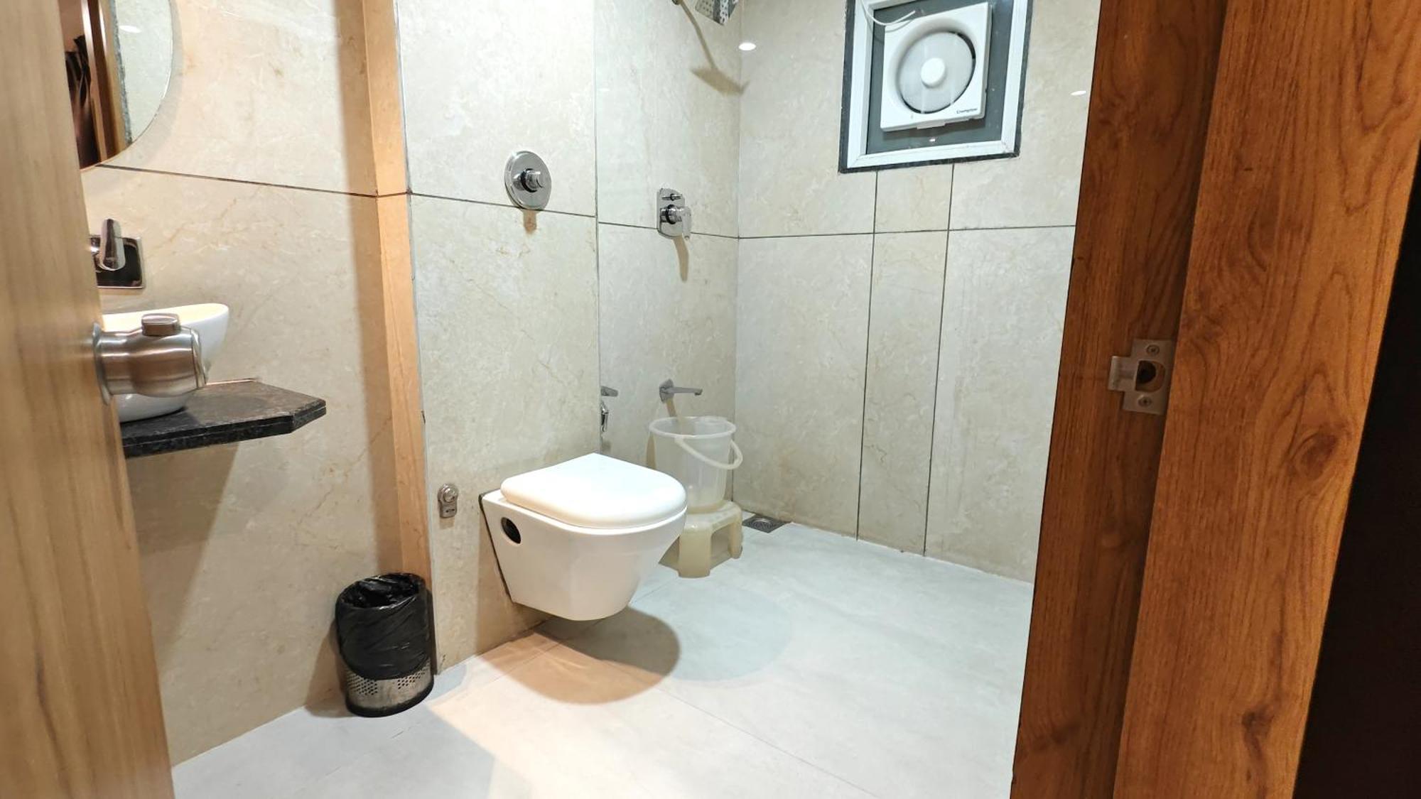 The Sky Imperial Unity Inn Garudeshwar المظهر الخارجي الصورة