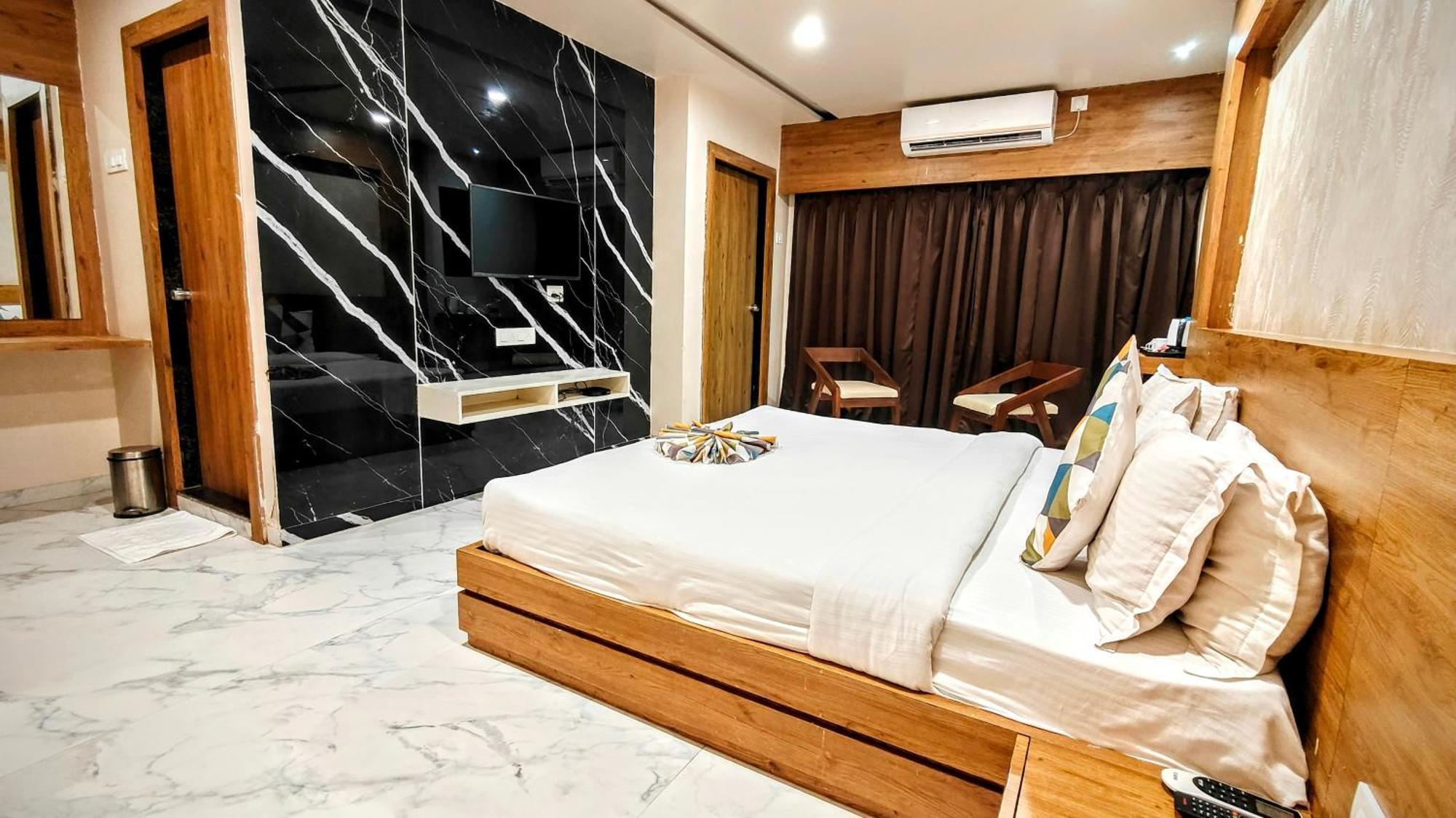 The Sky Imperial Unity Inn Garudeshwar المظهر الخارجي الصورة