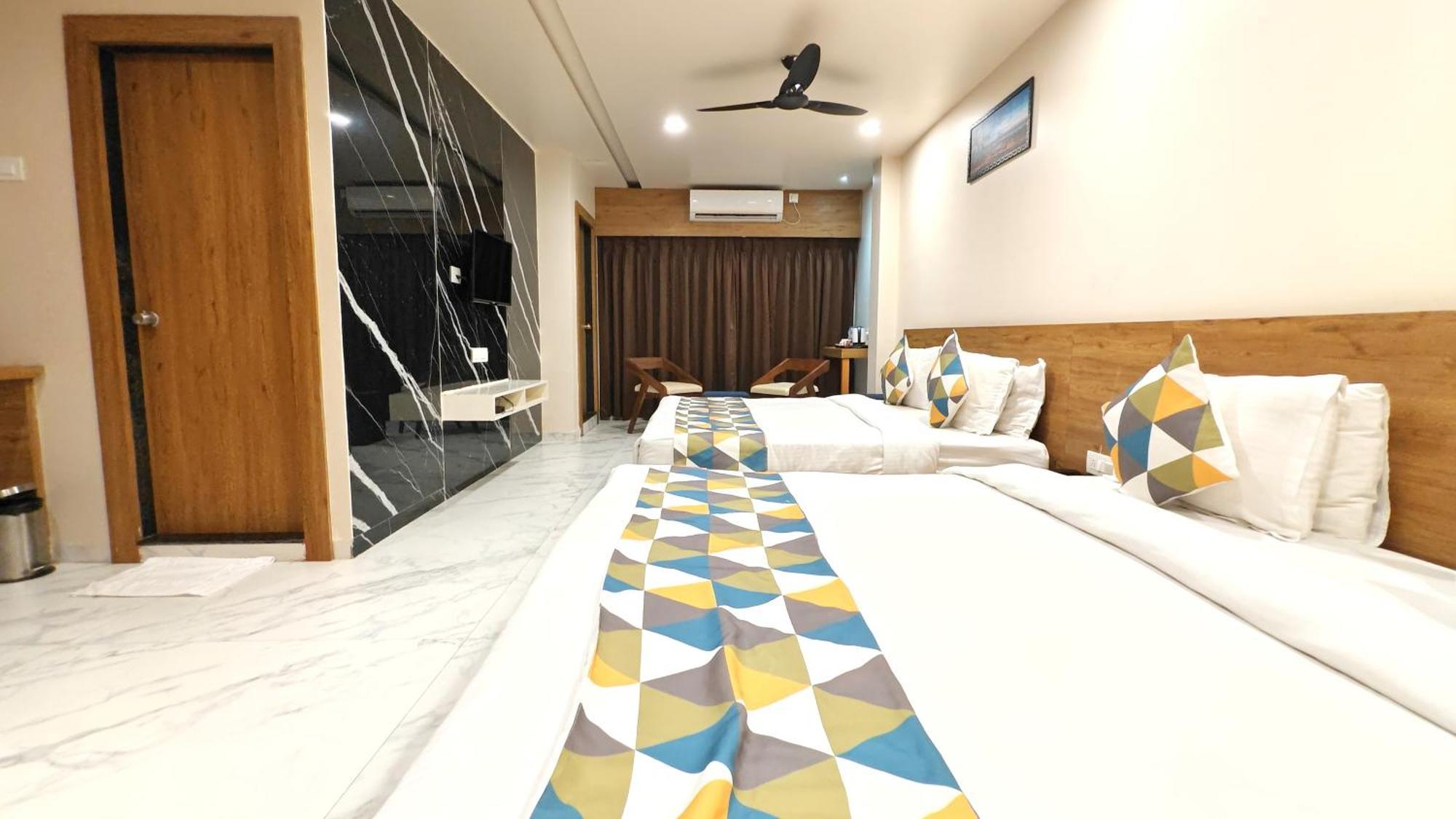 The Sky Imperial Unity Inn Garudeshwar المظهر الخارجي الصورة
