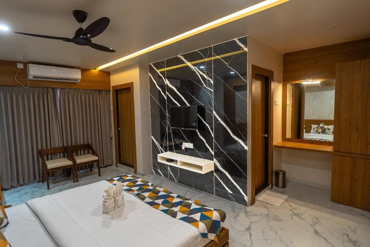 The Sky Imperial Unity Inn Garudeshwar المظهر الخارجي الصورة