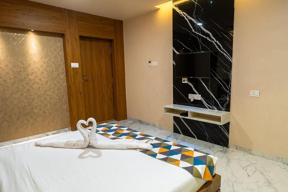The Sky Imperial Unity Inn Garudeshwar المظهر الخارجي الصورة